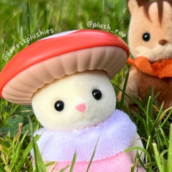 Calico Critters Marshmallow Mouse Family Set - Picture 2 of 2